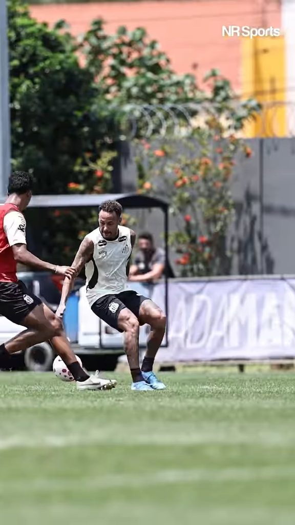 Crianças da ABRACCII visitam o CT Rei Pelé